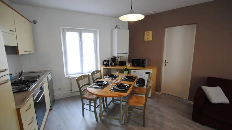 gite-etape-chalonnaise- Le Circassien-cuisine-salon