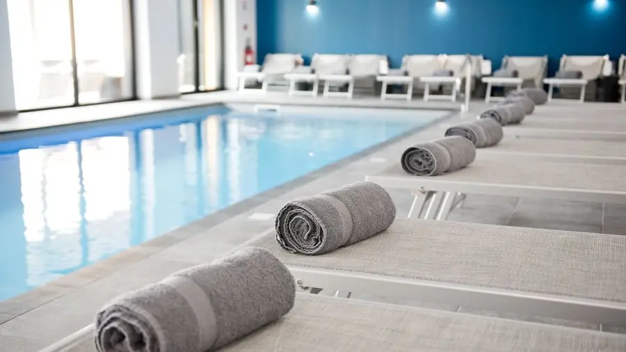 hotel-restaurant-aux-armes-de-champagne-piscine