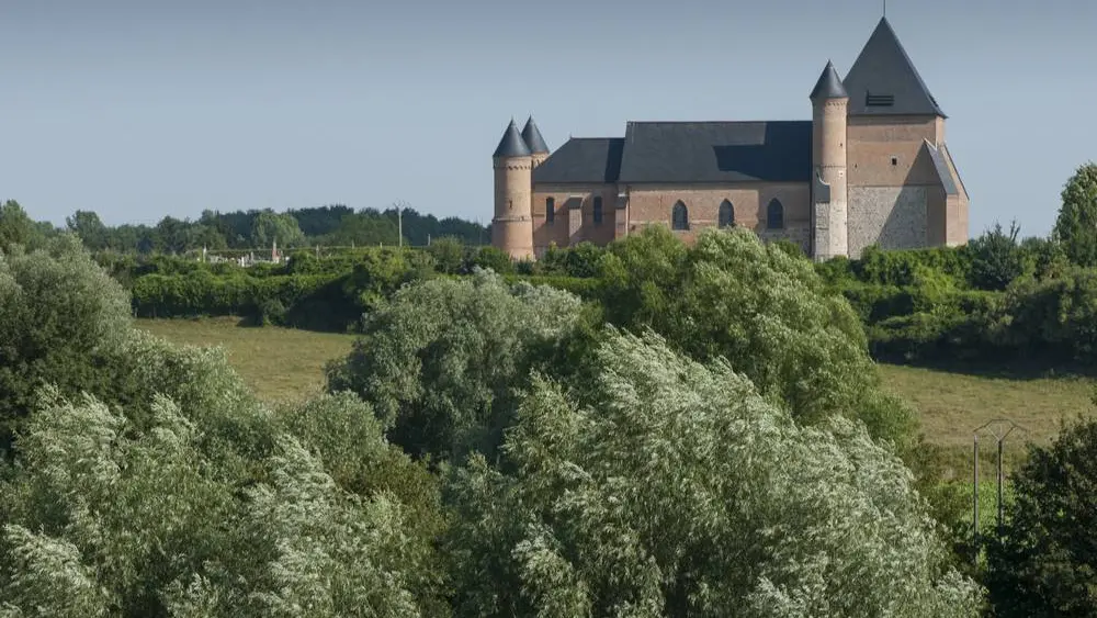 Eglise fortifiée < Flavigny-le-grand-et-Beaurain < Aisne < Picardie
