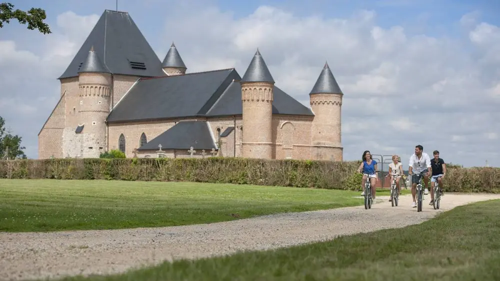 Eglise fortifiée < Flavigny-le-grand-et-Beaurain < Aisne < Picardie