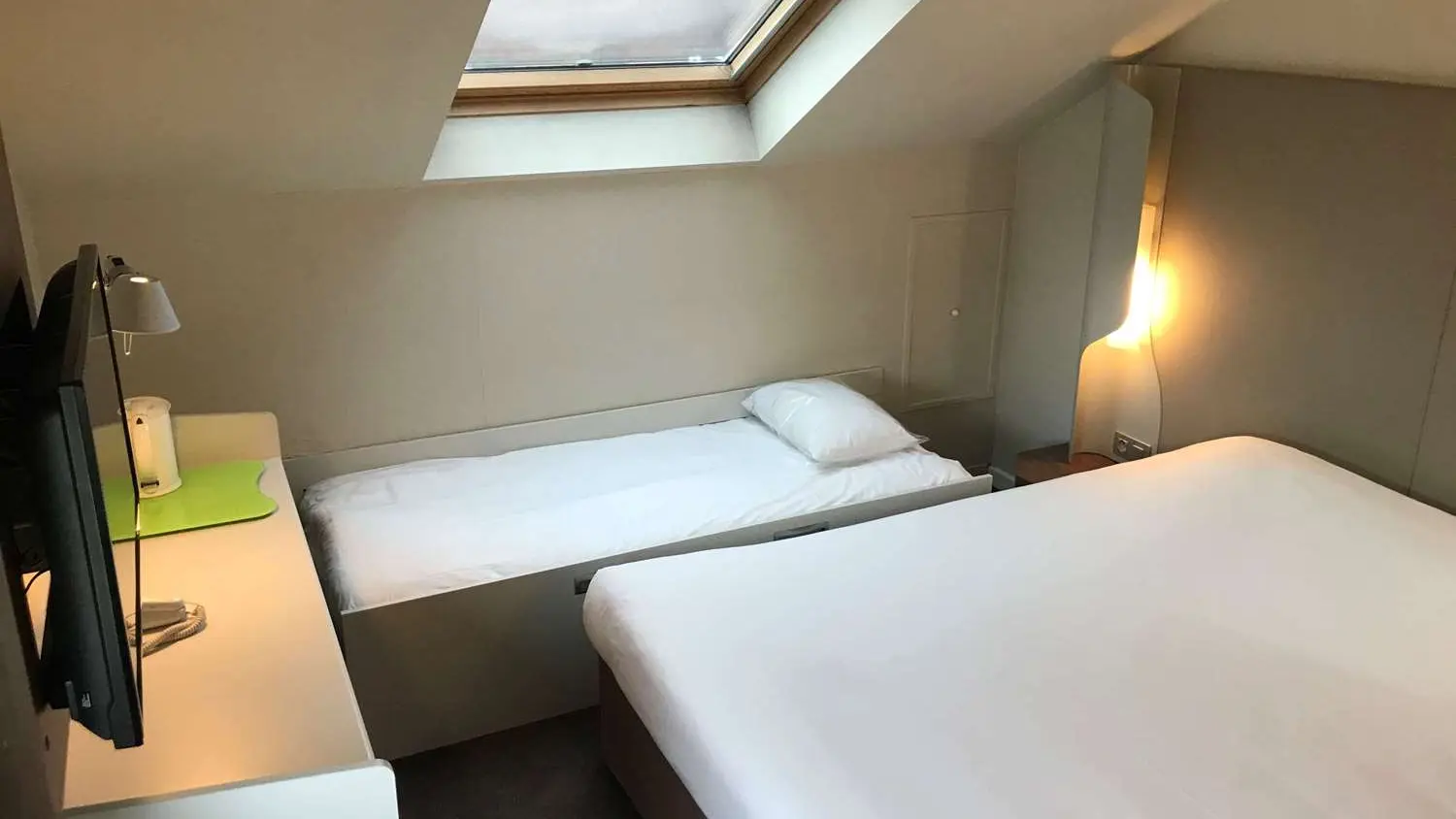 CAMPANILE LILLE NORD WASQUEHAL - Chambre double lit supplémentaire