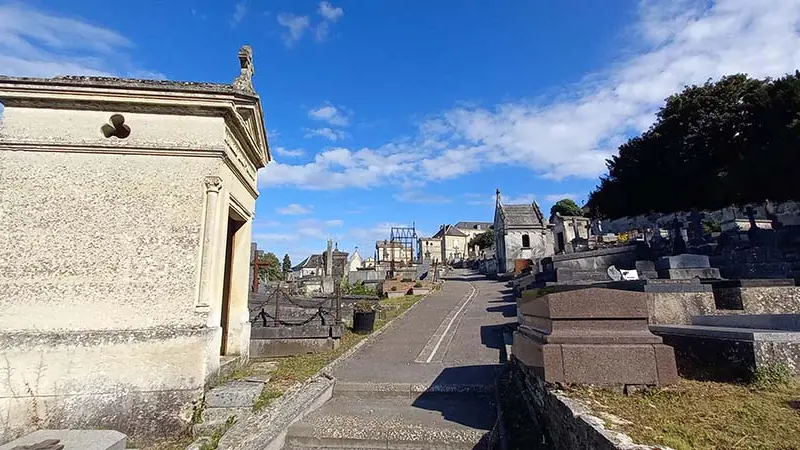Cimetière Saint Just II < Laon < Aisne < Hauts-de-France