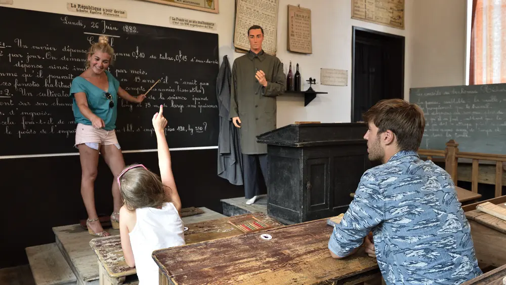 Musée école publique  < Chevregny < Aisne < Picardie