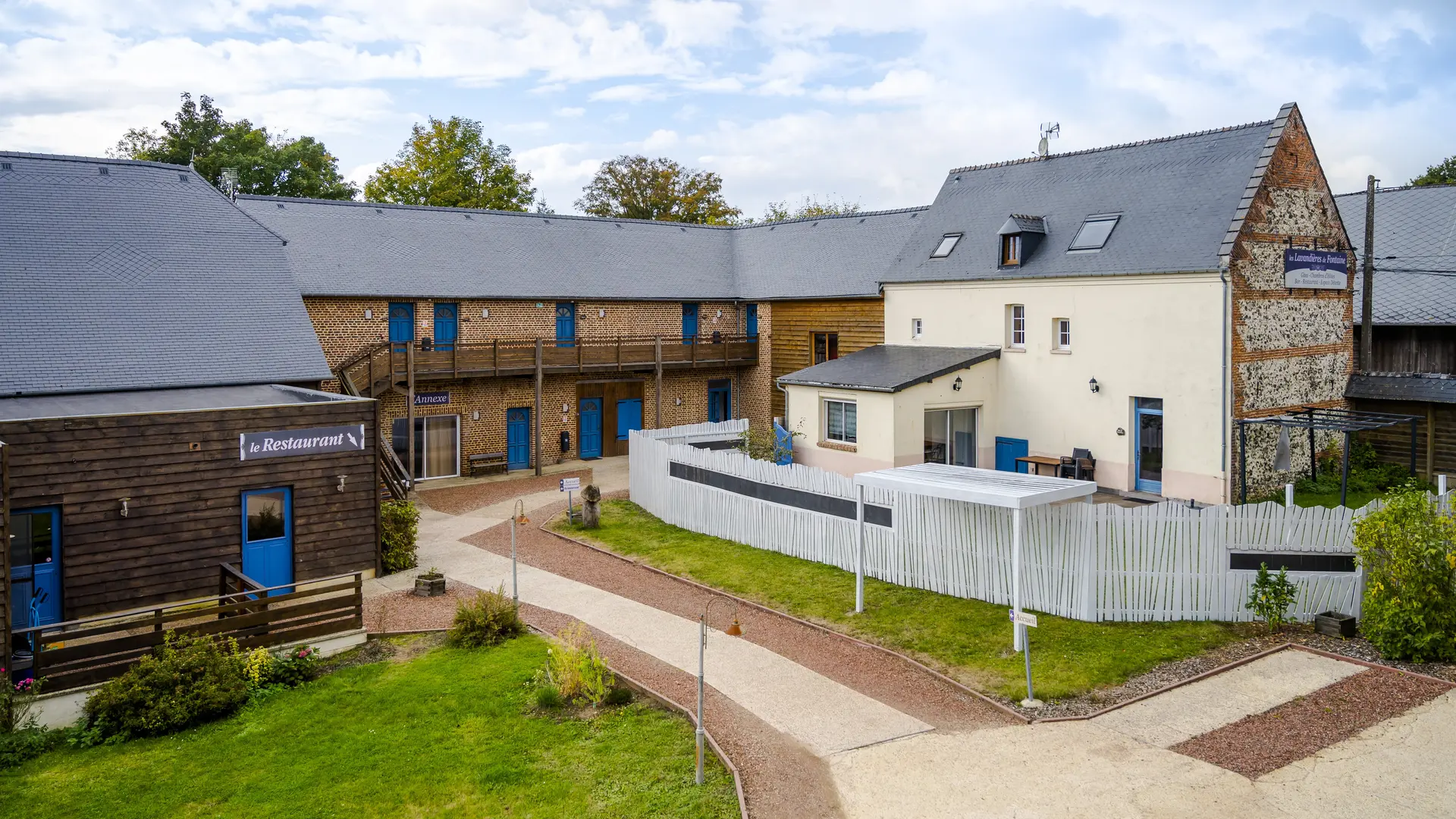 Les Landières de Fontaine - cour intérieure