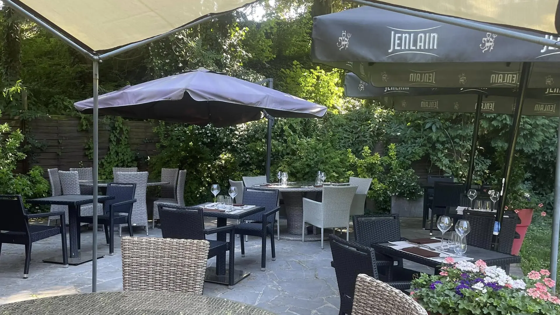 terasse-salon-jardin-unico-cote-jardin