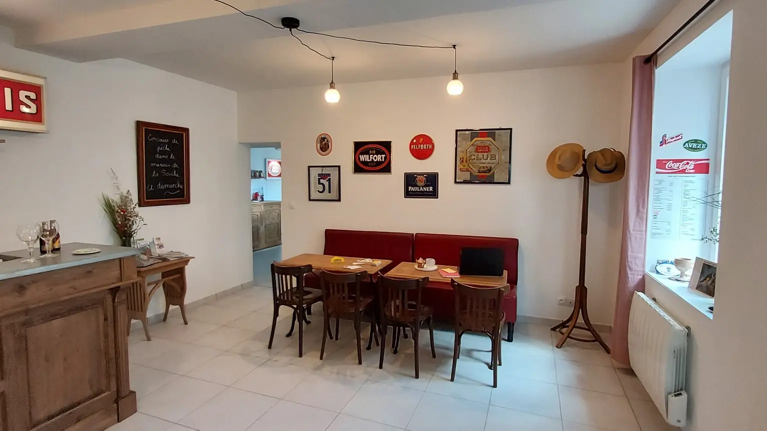 Au Café des Souvenirs