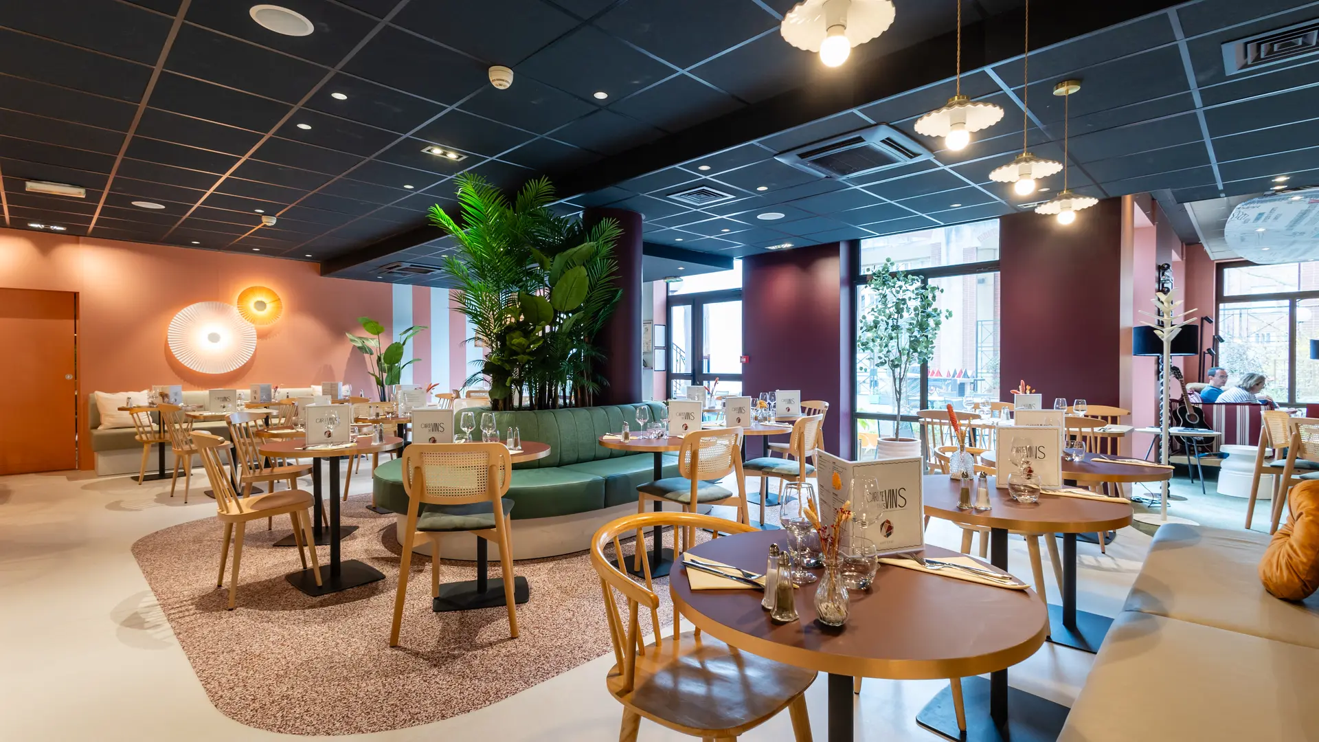 ALBERT'S PLACE Restaurant