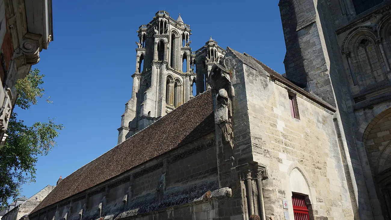 Cité médiévale quartier cloître < Laon < Aisne < Picardie