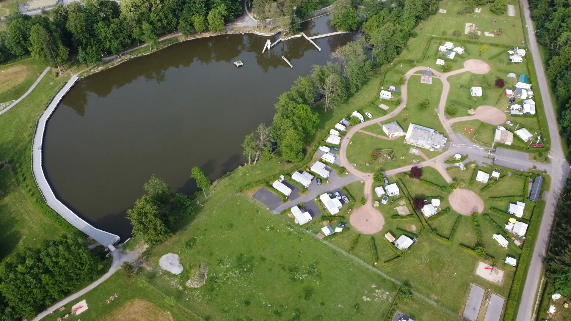 Camping municipal le Lac de Condé_caravanes