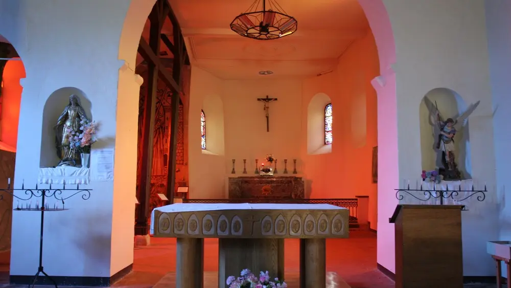 Autel de l'église fortifiée de Jeantes < Thiérache < Aisne < Picardie