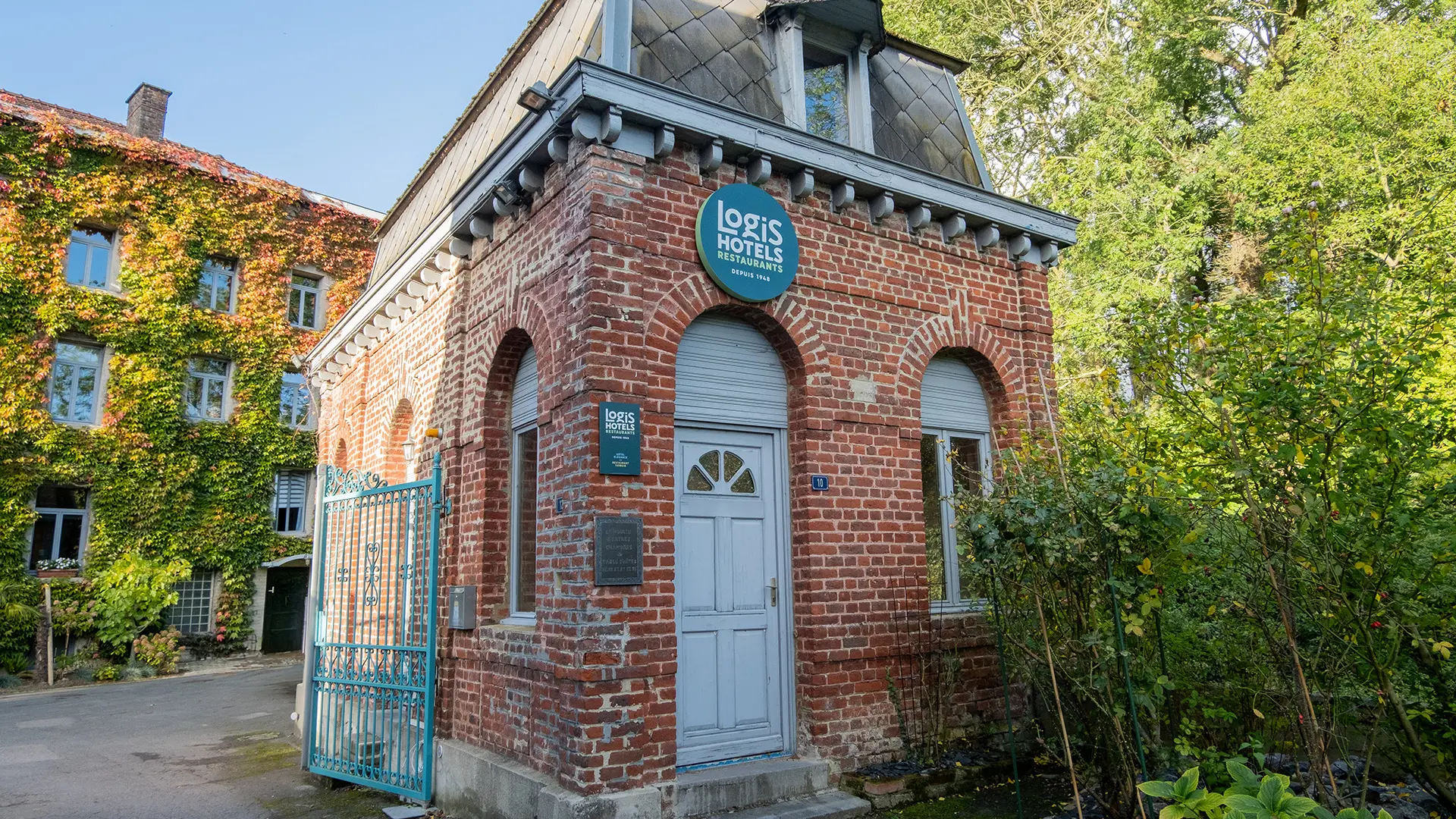 Façade av