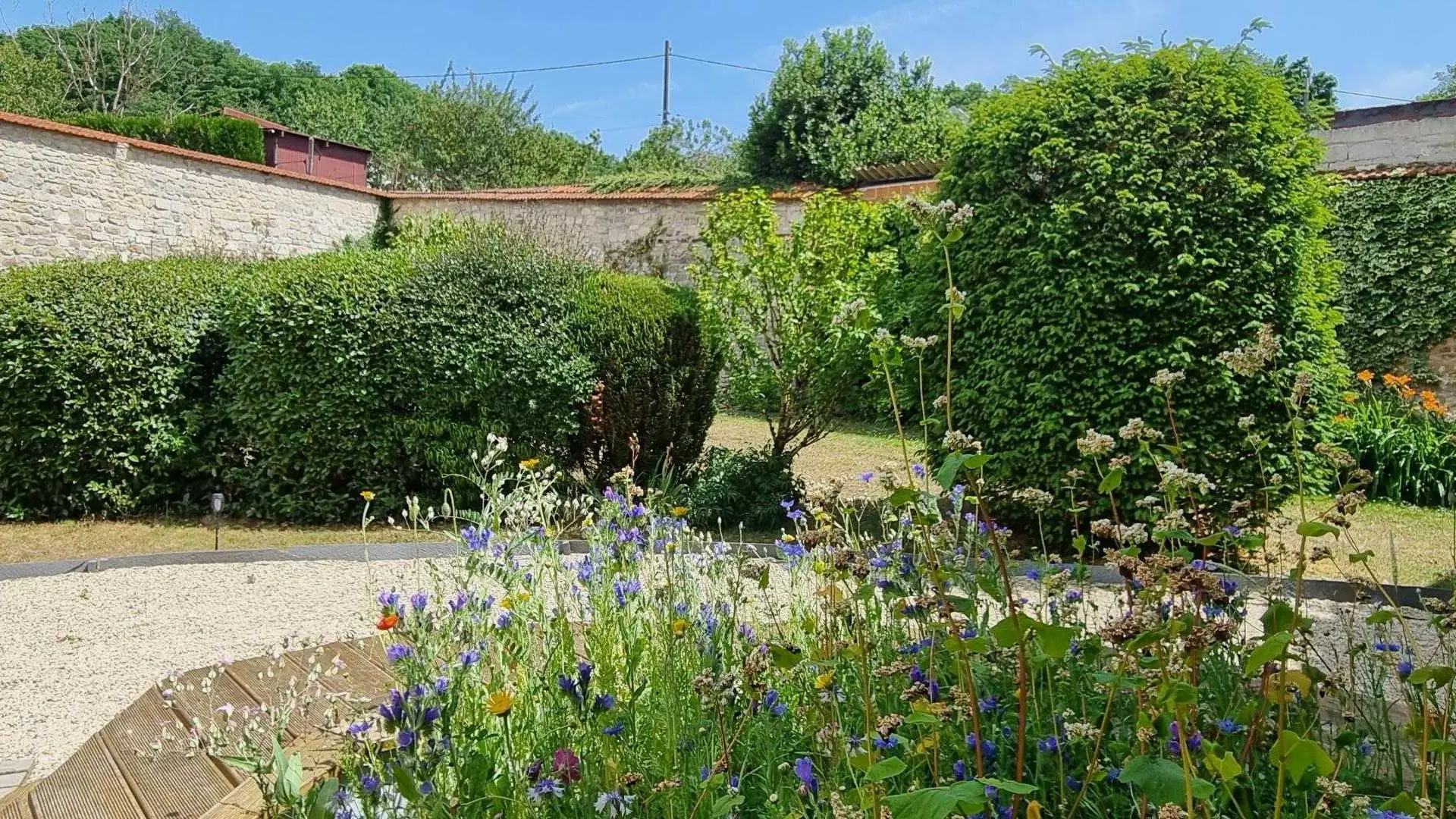 COUCY LES EPPES Le gîte de l'abeille