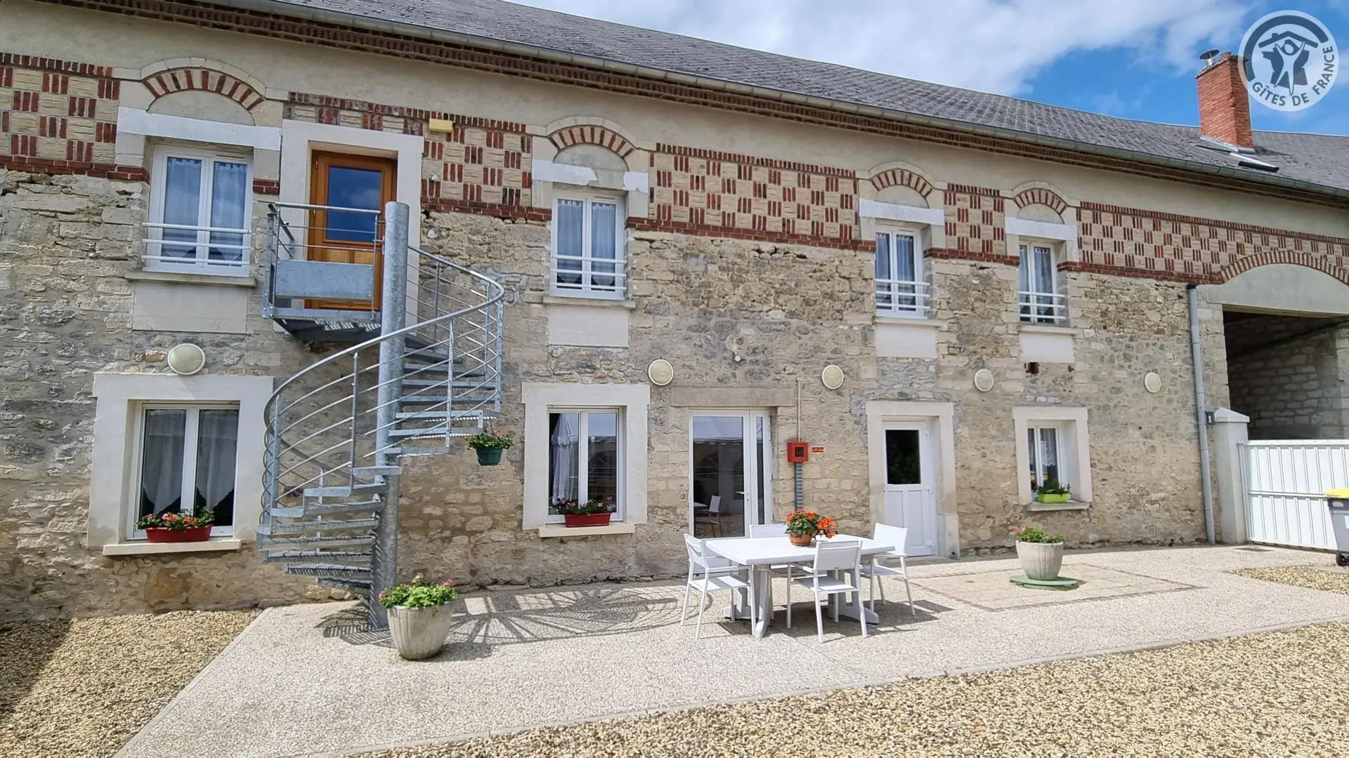 MONAMPTEUIL Monampteuil