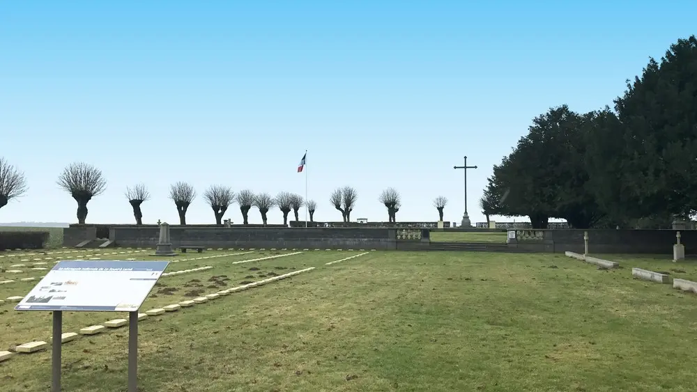 Cimetière Militaire < le Sourd < Thiérache < Aisne < Picardie < Hauts de France