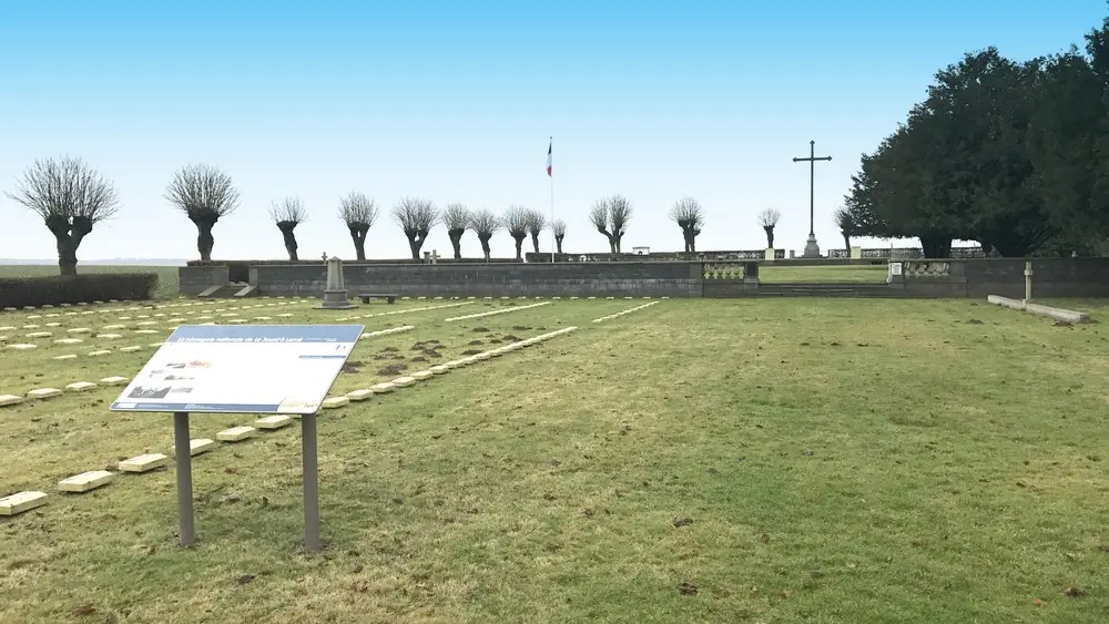 Cimetière Militaire < le Sourd < Thiérache < Aisne < Picardie < Hauts de France