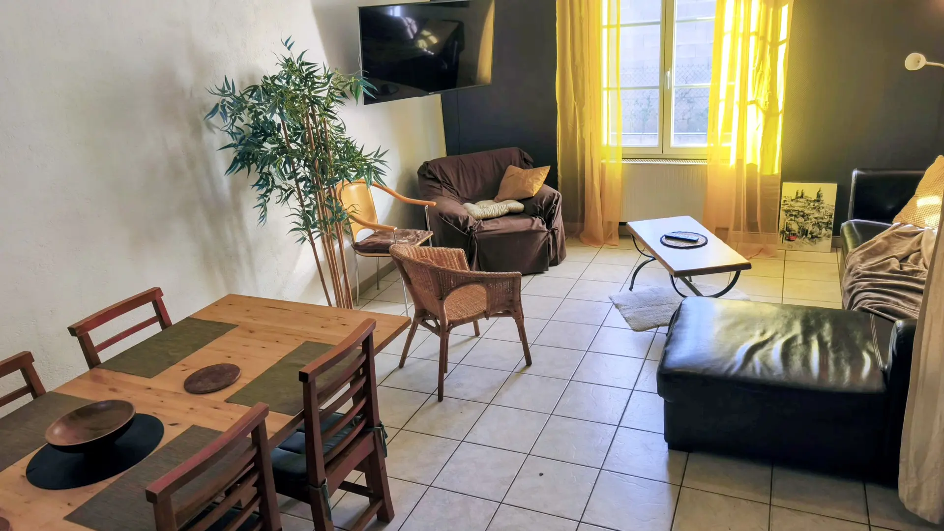 SALON-SALLE À MANGER