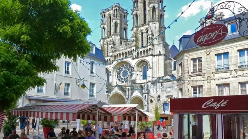 Terrasse vue cathédrale Agora < Laon < Aisne < Picardie
