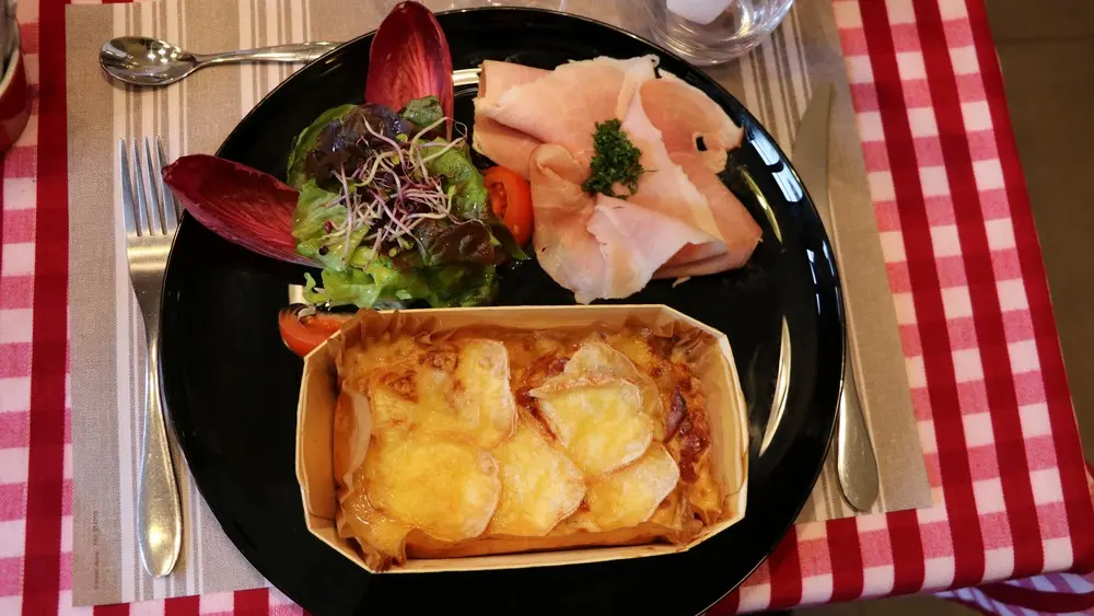 Restaurant Le Grand cerf < LA CAPELLE < Thiérache < Aisne < Hauts de France