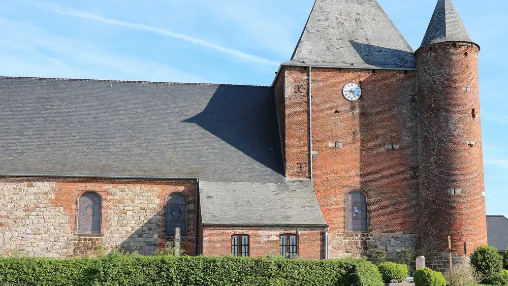 Eglise fortifiée < Englancourt < Thiérache < Aisne < Hauts-de-France