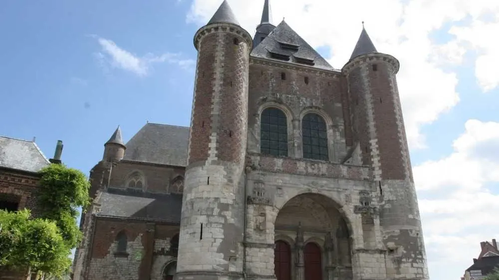 Eglise fortifiée < Montcornet < Aisne < Picardie