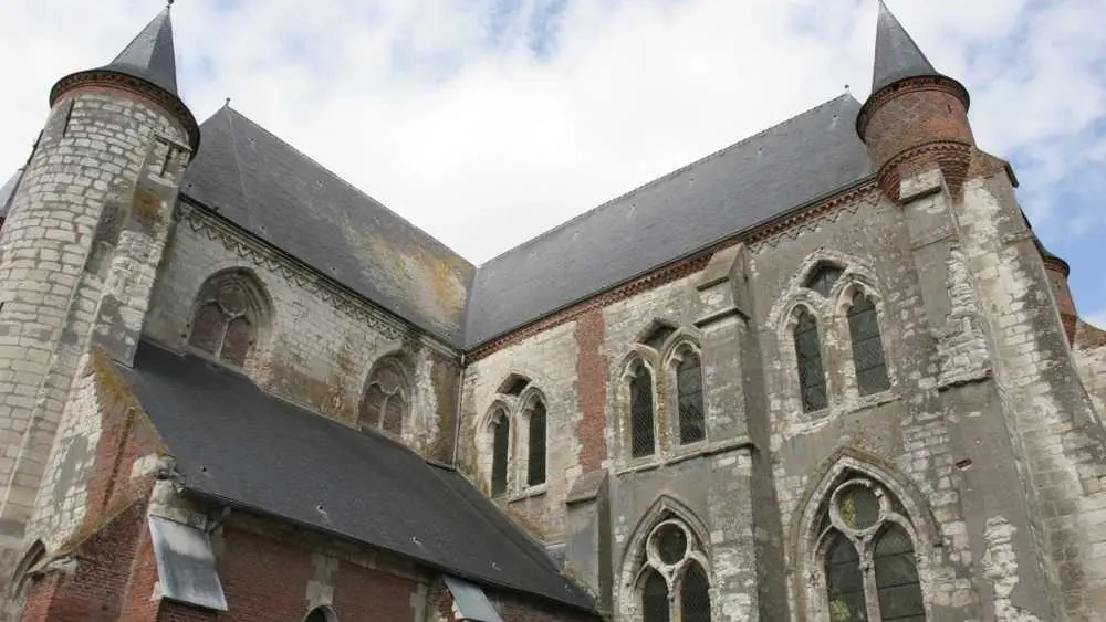 Eglise fortifiée < Montcornet < Aisne < Picardie