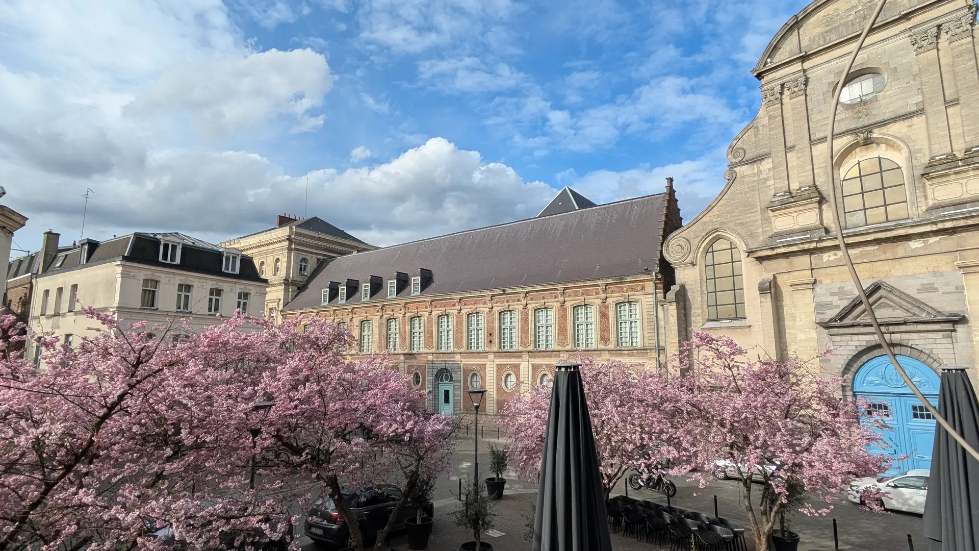 Terasse Place st Nicolas Au Petit bérêt Valenciennes