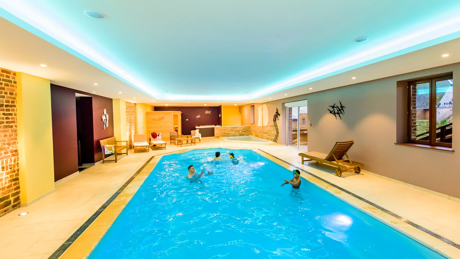 Les Lavandières - Piscine - Espace d'étente
