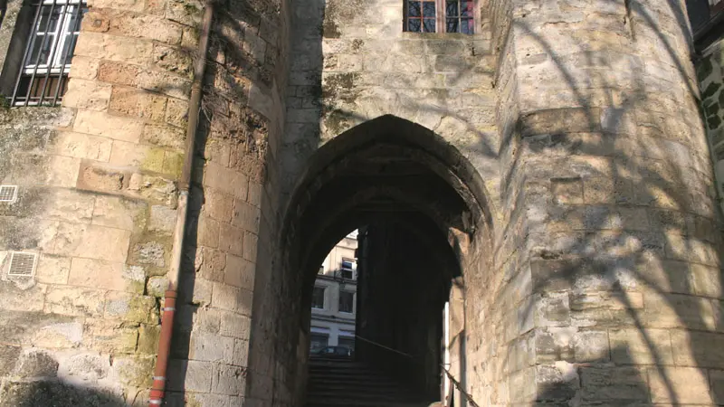 Porte des Chenizelles II < Laon < Aisne < Picardie
