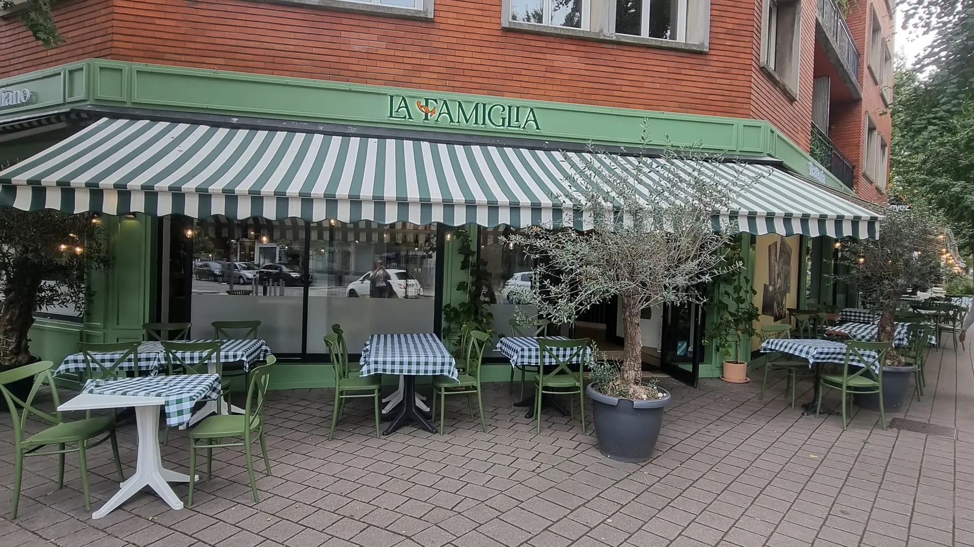 RestaurantlaFamiglia–Façade_LucasArena