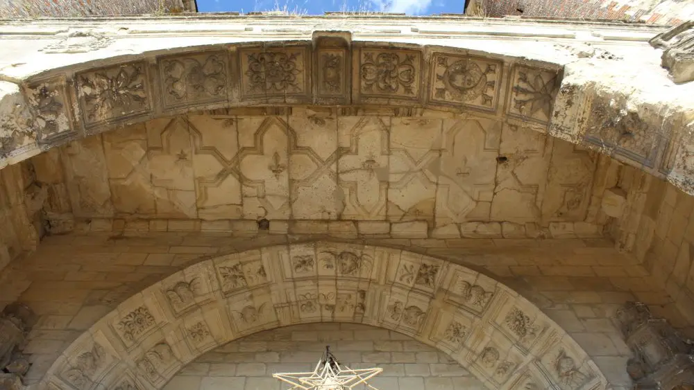 Eglise fortifiée < Montcornet < Aisne < Picardie