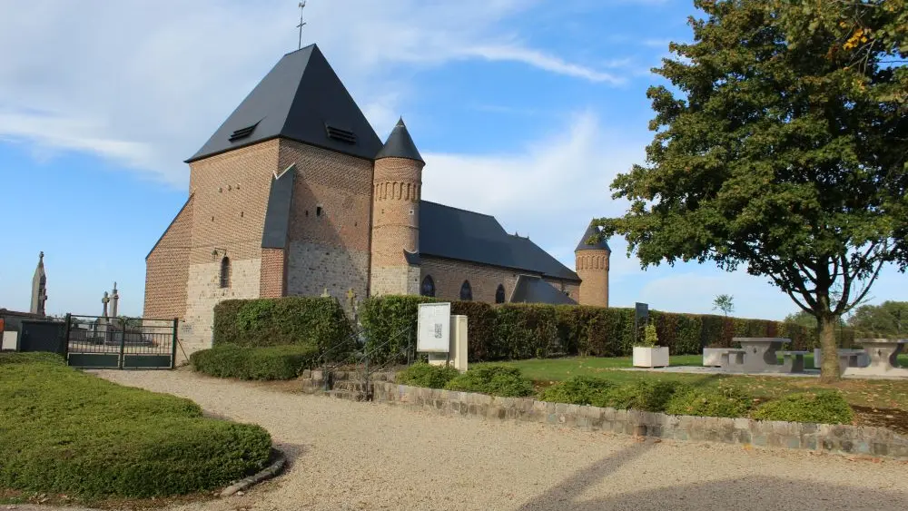 Eglise fortifiée < Flavigny-le-grand-et-Beaurain < Aisne < Picardie
