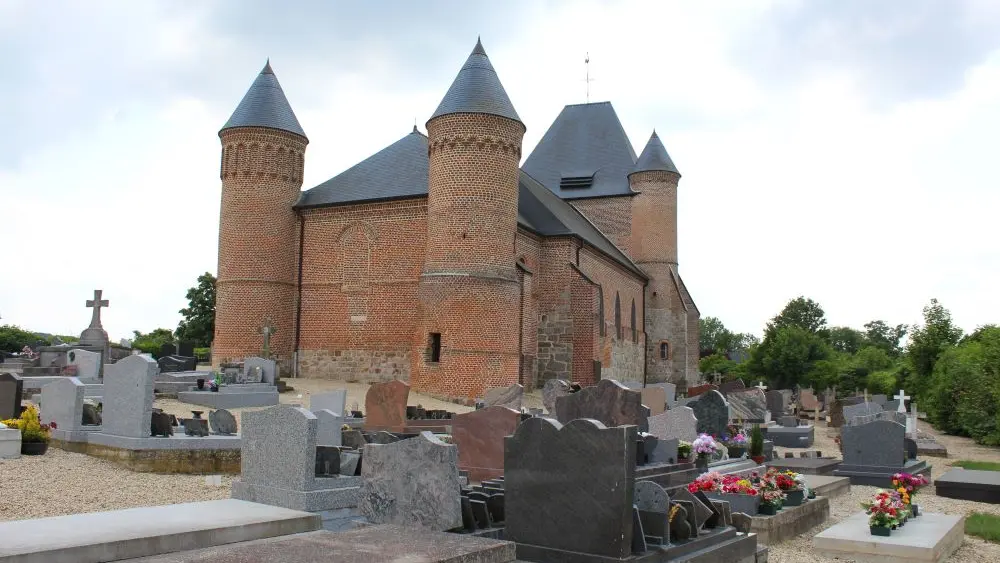 Eglise fortifiée < Flavigny-le-grand-et-Beaurain < Aisne < Picardie