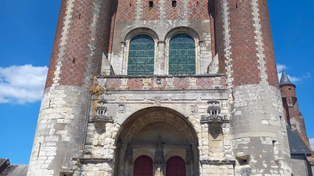 Eglise fortifiée < Montcornet < Aisne < Picardie