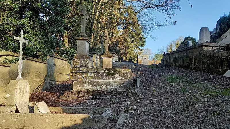 Cimetière Saint Just < Laon < Aisne < Hauts-de-France