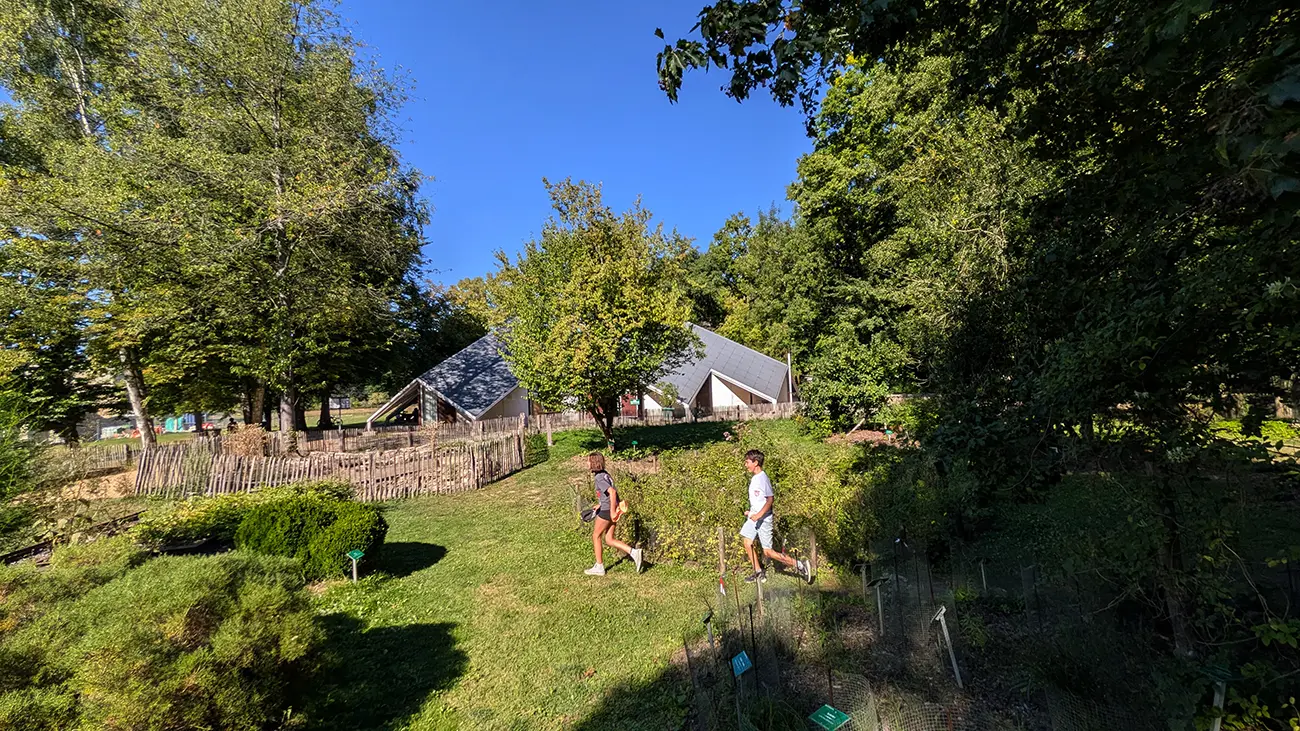 Jardin de Vauclair_enfants II < Bouconville-Vauclair < Aisne < Picardie