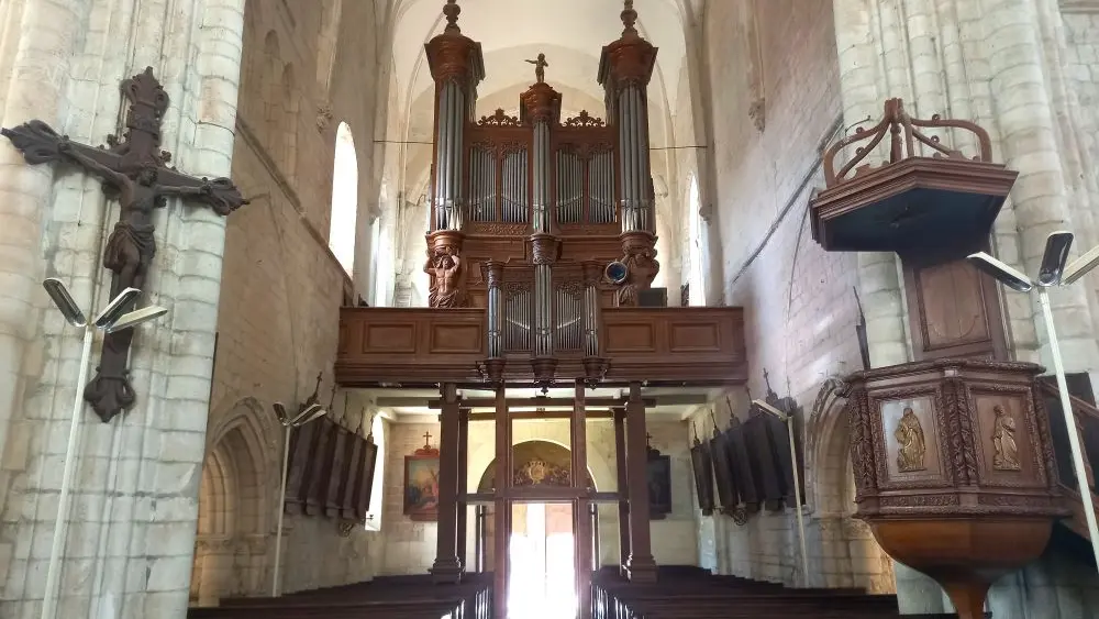 Eglise fortifiée < Montcornet < Aisne < Picardie