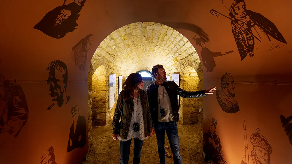 Visite Secrets sous la ville 2019 VI < Laon < Aisne < Picardie