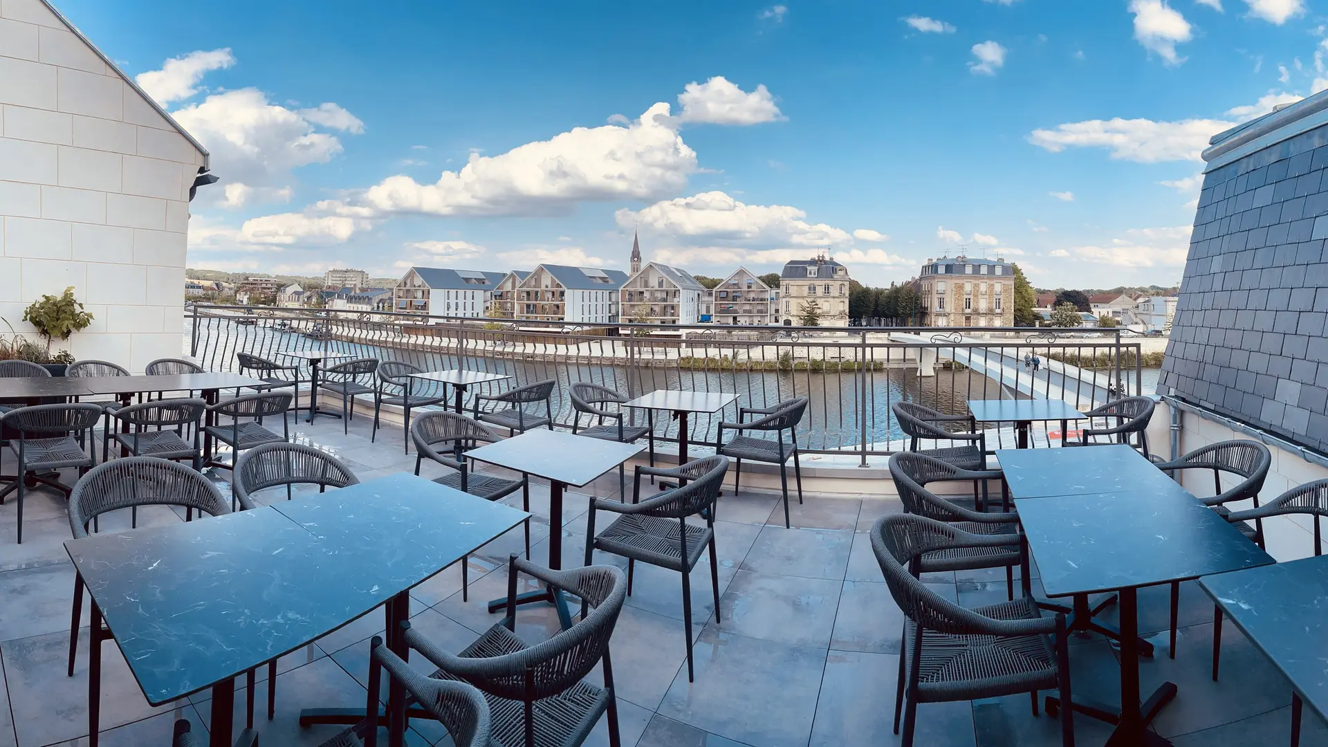 Toit terrasse du restaurant La Passerelle © La Passerelle