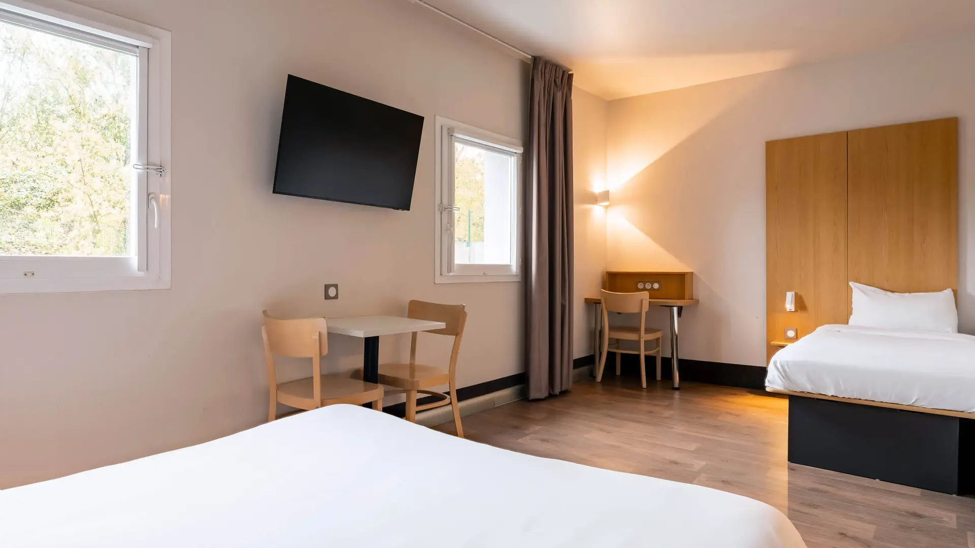 hotel-valenciennes_4516_triple-room-31325_0
