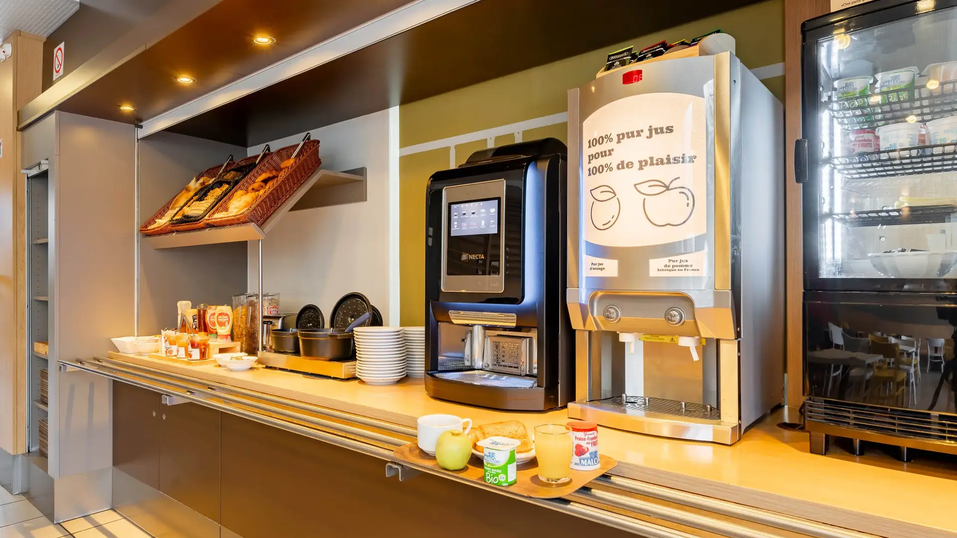 hotel-valenciennes_4516_breakfast-buffet-31310_0
