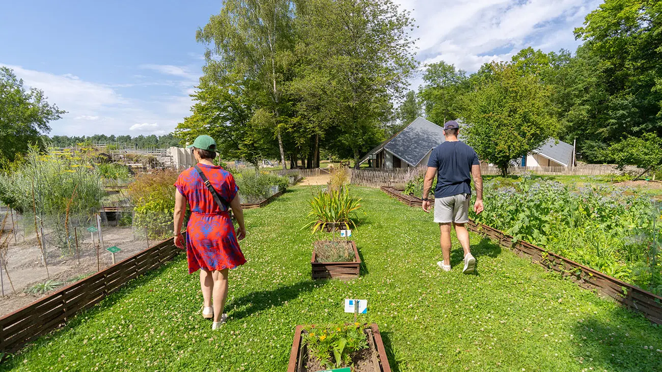 Jardin de Vauclair_couple < Bouconville-Vauclair < Aisne < Picardie