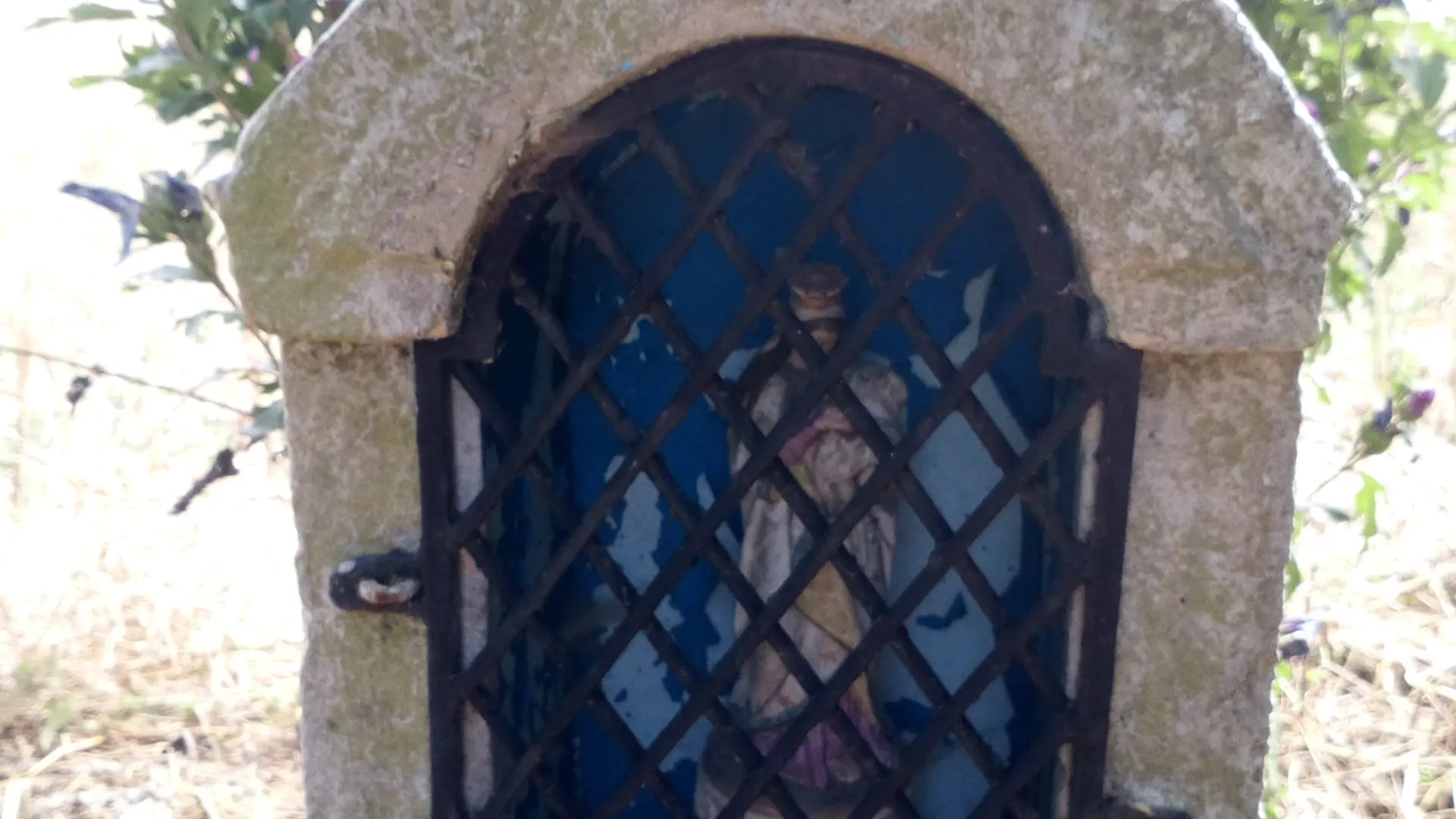 balade du menhir - petite chapelle