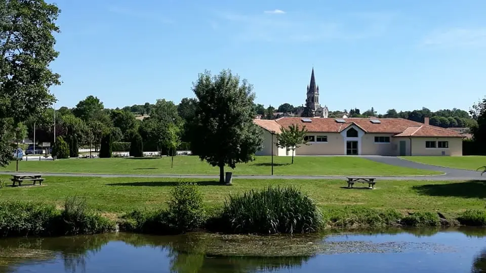 Périgord Inattendu - Village Fleuri Villetoureix