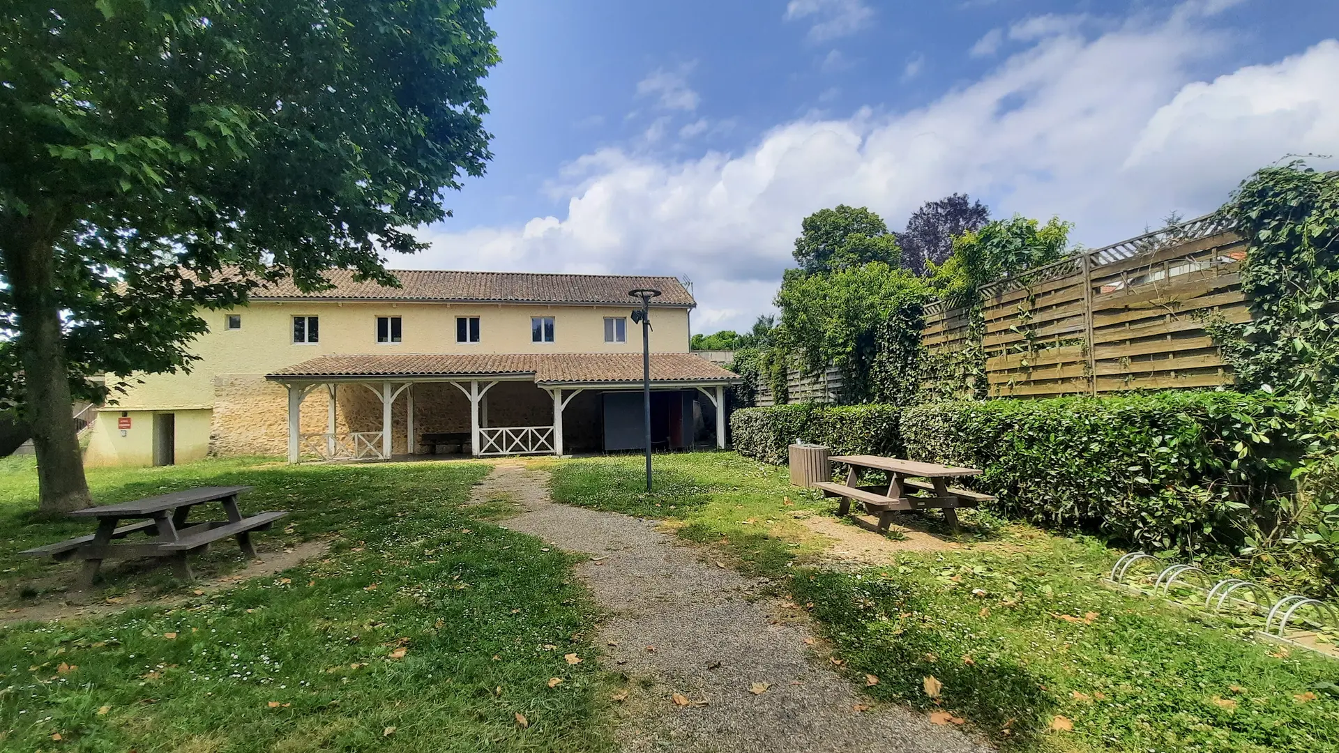 aire-pique-nique-tables-mussidan-tourisme-vallee-isle