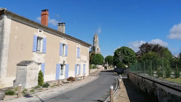 Périgord Inattendu - Village Fleuri Bertric-Burée