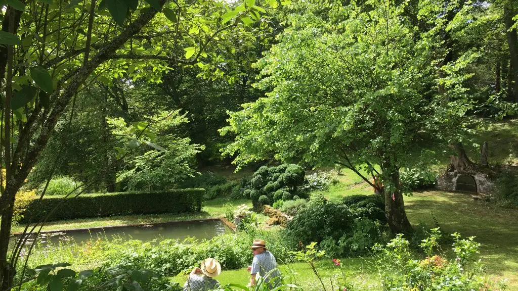 5 - Détente sur la pelouse des jardins