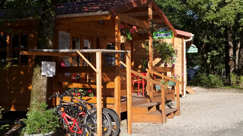 Camping la Garenne _Chalet d'accueil©DELEBARRE