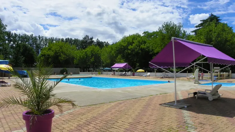 Camping le Rocher de la Granelle_piscine©MASSE