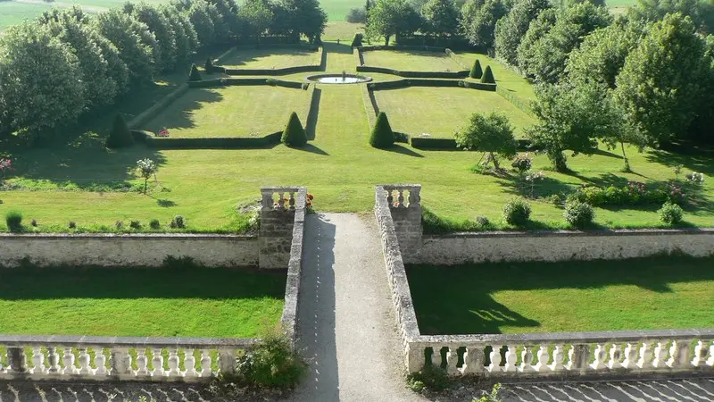 Château de Clauzuroux - Champagne Fontaines - Jardinpg