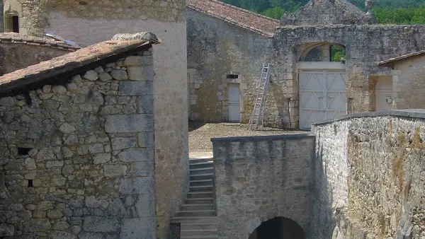 Château des Bernadières cour